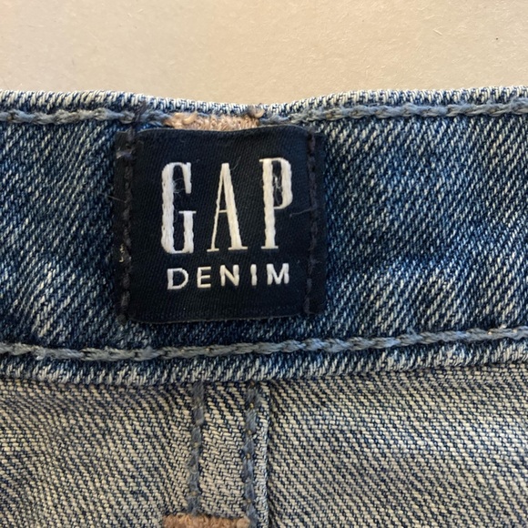 Gap Denim Mini Skirt Raw Hem Women's Size 2 Light Wash Distressed Grunge - Picture 2 of 5